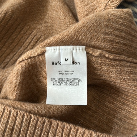Reformation Cashmere Crew Sweater Camel Size Large - Picture 6 of 6